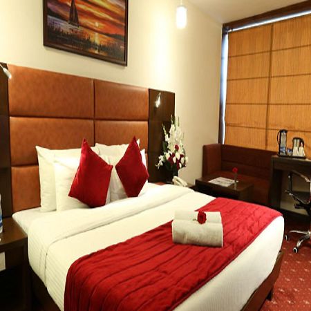 Sunbeam Premium Hotel Zirakpur Bagian luar foto