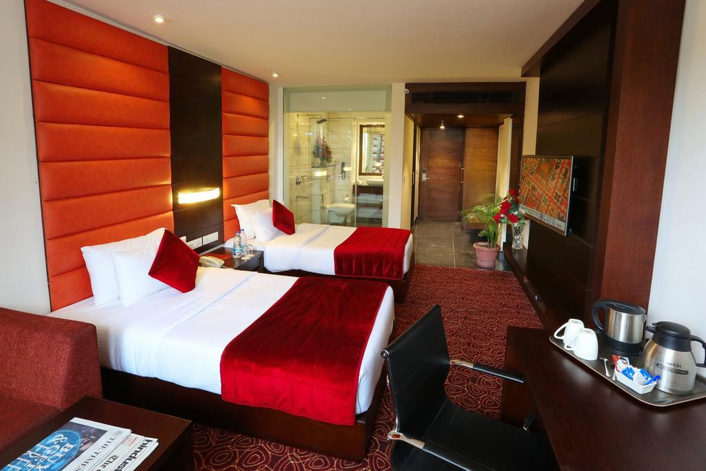 Sunbeam Premium Hotel Zirakpur Bagian luar foto